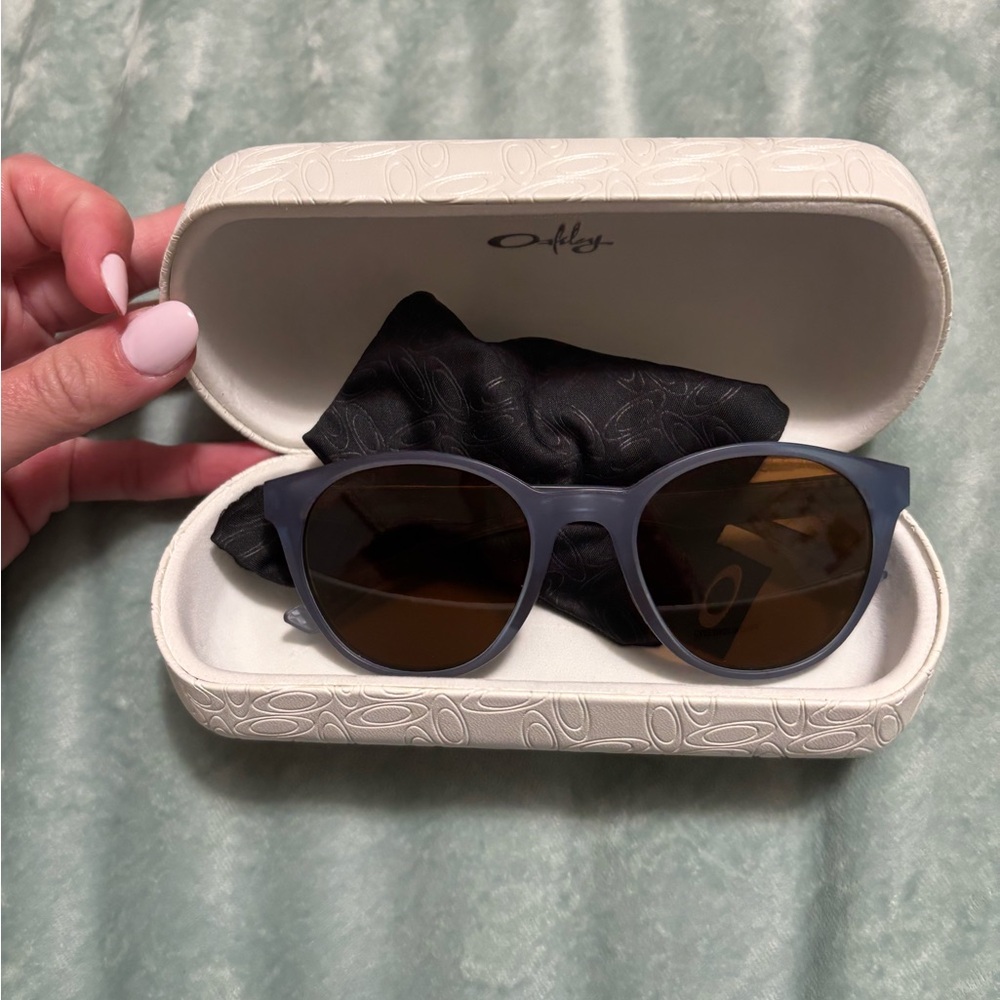 Oakley Women's Gray Sunglasses (BRAND NEW)